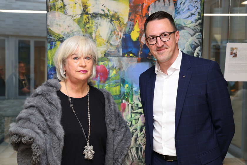Künstlerin Marith Schingale und Stadtwerke Abteilungsleiter Dalibor Dreznjak.