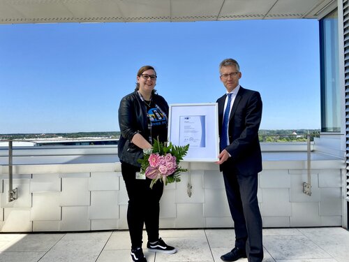 Sarah Demuth mit Stadtwerke-Vorstand Dr. Frank Kästner