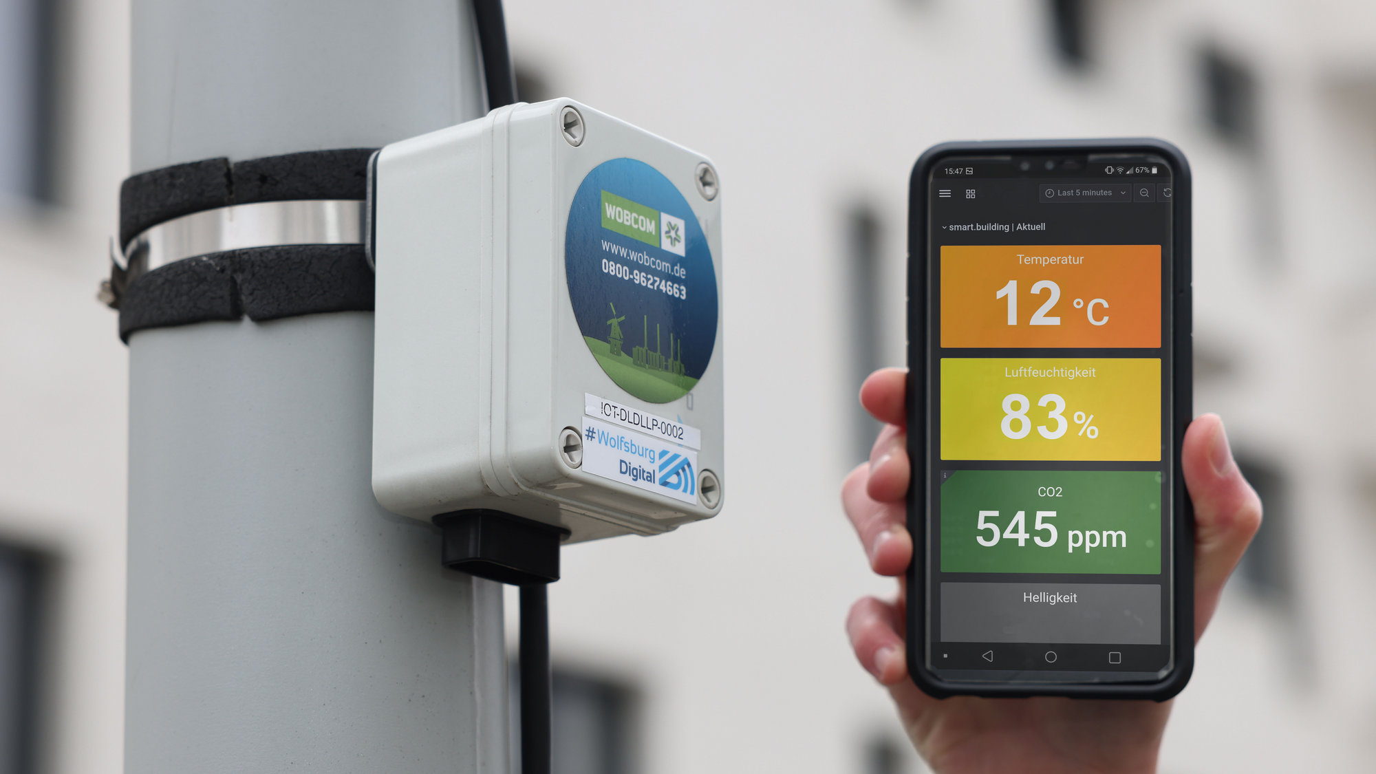 Smartphone-App zeigt die in Echtzeit gemessenen Werte eines Umweltsensors